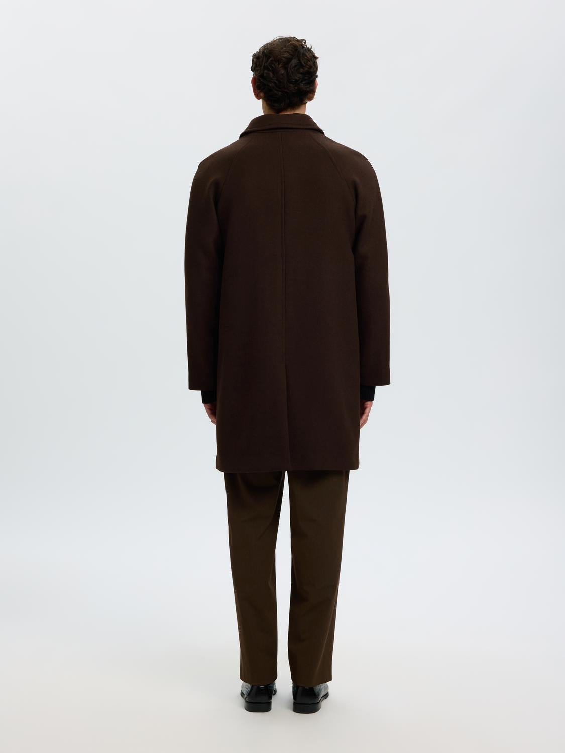 model_shot-back